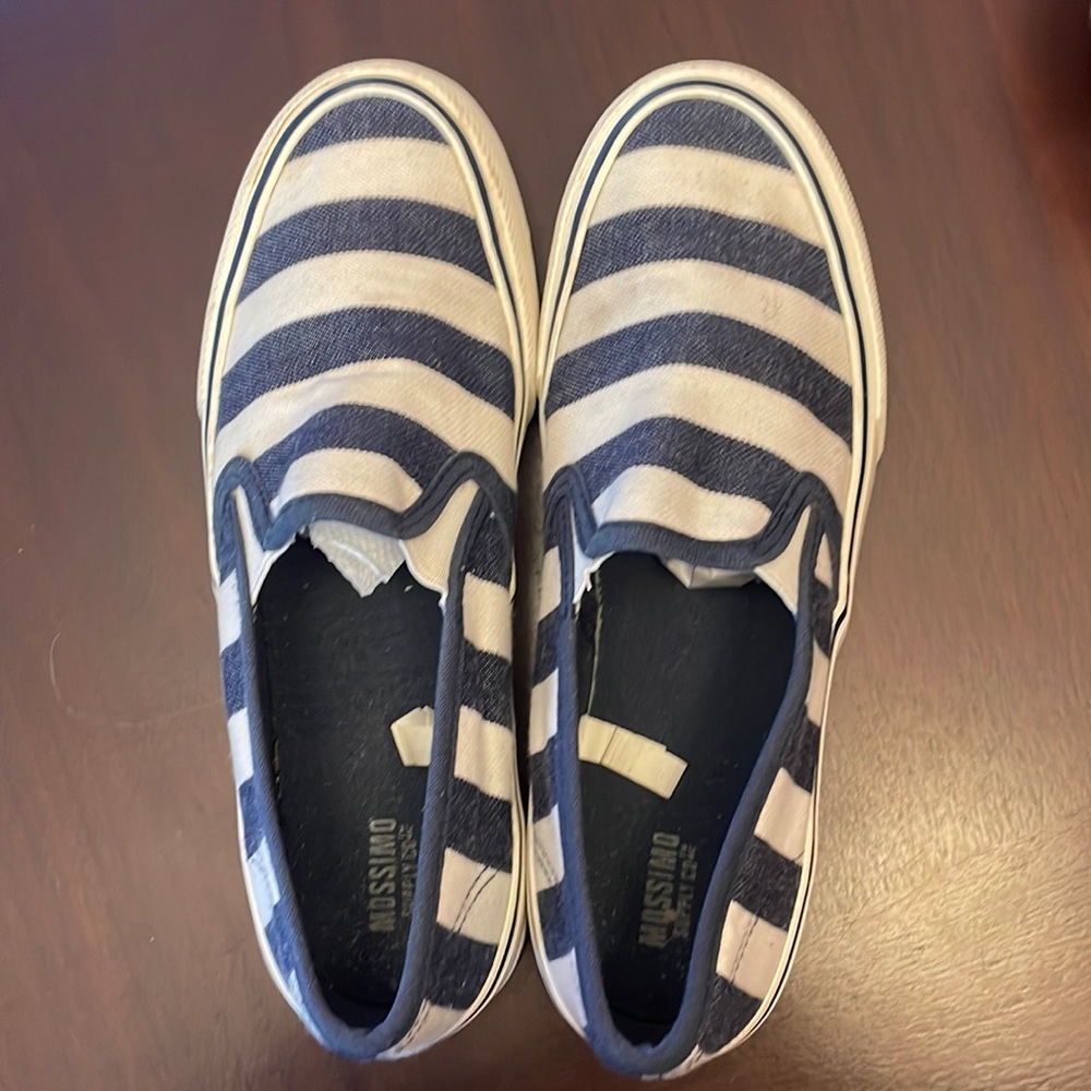 Mossimo slip on sneakers